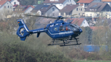 Gefährlicher Bahnunfall: Betonbrocken auf Gleise gelegt – Zug kann nicht mehr bremsen