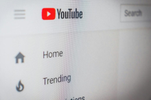 YouTube testira iskanje z umetno inteligenco