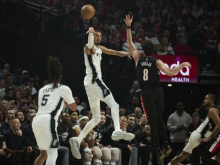 Boston in San Antonio za konferenčni polfinale