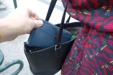 9000 Euro Schaden: Taschendieb stahl Brieftaschen aus Einkaufswagen