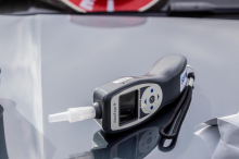 Schwer betrunken mit Dienstauto verunglückt: Polizist erneut vor Gericht