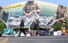 ZDA podaljšujejo zaporo Irana. Trump trdi, da je iransko vodstvo v 