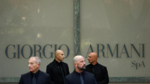Armani senza Armani chiude il 2025 con ricavi in calo (-4,6%) e margini in ripresa (+3,2%)