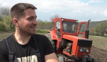 MILOŠ NE LENČARI PO KAFIĆIMA S TELEFONOM U RUCI: Čim dođe s posla, oblači radno odelo i pravac - njiva! Svaka bi ga za zeta poželela - i fakultet i imanje VIDEO