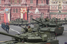 Vojaška parada v Moskvi zaradi tveganja ukrajinskega napada letos brez vojaške opreme