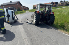St. Margarethen an der Raab: Pkw kollidierte mit Traktor: Zwei Personen verletzt