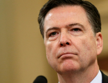 Nekdanji direktor FBI-ja James Comey se je predal policiji in soočil z obtožnico ogrožanja Trumpa