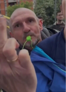 NAJSIROVIJE BLOKADERSKO NASILJE! U crnim kapuljačama nasrću na neistomišljenike, uništavaju državu, a čak i sopstvenu decu uče da mrze (VIDEO)