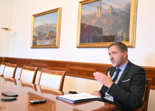 Vlada kljub pozivu DZ-ja in fiskalnega sveta ne spreminja poročila o napredku