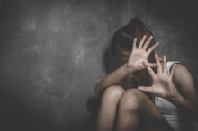 Haare angezündet: 14-Jährige in verlassenem Gebäude misshandelt