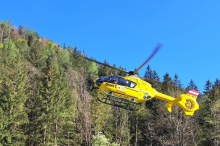 Unfall mit Motorsäge: Forstarbeiter schnitt sich in Oberschenkel
