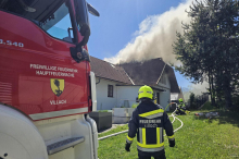 Mehrere Feuerwehren bekämpften Dachstuhlbrand in Kärnten 