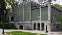 Streit um Russland: Kunstbiennale-Jury tritt geschlossen zurück