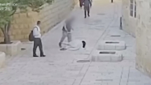 Uznemirujući snimak zverskog napada na hrišćanku! Muškarac išutirao časnu sestru u srcu Jerusalima