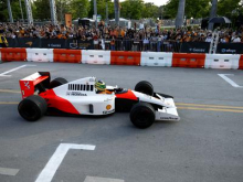 Na ulicah Miamija stari McLarnovi šampionski dirkalniki #video