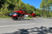 Notarzthubschrauber im Einsatz: Schwerer Motorradunfall am Wurzenpass