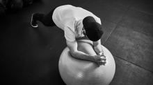 Unser Personal Trainer: Die Säge auf dem Ball