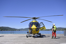 Am Wörthersee : Rettungshubschrauber landete auf Steg im Strandbad 