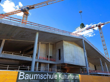 Mikrobi, s katerimi so okuženi deli stavbe, krivi za vnovični zamik odprtja muzeja Berlin Modern