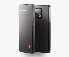 Robustni telefon z zamenljivo baterijo in brez Googla