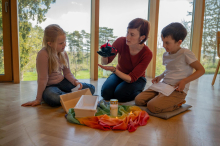 Vollwaisen nach Gewalttaten: Rainbows: „Für die Kinder sind es nie Täter und Opfer, sondern immer Papa und Mama“
