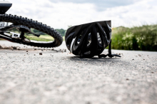 Greinbach : E-Bike-Fahrer nach Sturz auf Forstweg schwer verletzt
