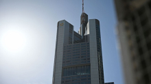 Ringen um Übernahme: Unicredit erhöht Druck – Commerzbank wehrt sich energisch