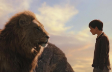 Netflixov prvi film v kinematografih bo predzgodba Narnije v režiji Grete Gerwig