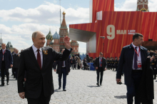 Po Putinu premirje napovedal tudi Zelenski, Moskva ob tem opozarja Kijev