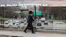 New York: Hakenkreuz-Schmierereien an Synagoge und Häusern