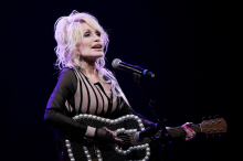 Konzertreihe abgesagt: Country-Ikone Dolly Parton vergleicht sich mit Oldtimer