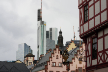 Deutsche wehren sich: Druck steigt: UniCredit legt Kaufangebot für die Commerzbank vor