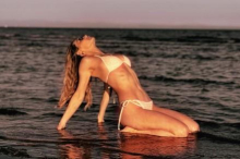 Melissa Naschenweng gibt Italienisch-„Sprachkurs“ im Bikini