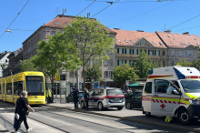 Rettungseinsatz am Kaiser-Josef-Platz nach Unfall mit Straßenbahn 