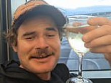 'It's that easy': Aussie bloke shares his sneaky way to score free food and drinks in the Virgin Australia Lounge