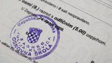 Plavi pečati, potpisi i papir odlaze u povijest:  U škole stižu digitalne svjedodžbe i uvjerenja