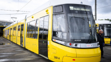 Berliner Nahverkehr: BVG: Neue 50-Meter-Tram soll im Sommer endlich starten