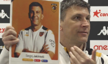 Pogledajte kako je Jakirović donio svoju sliku na presicu i oduševio novinare