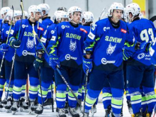 Slovenci zvečer na domačem testu: na Bled prihajajo sosedi