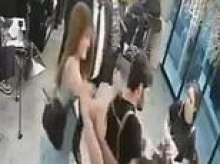 Furious woman stabs hairdresser because she was angry with her haircut