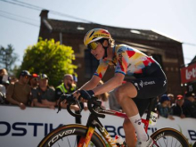 Kopecky obdarila Bredewold, Žigart v času zmagovalke
