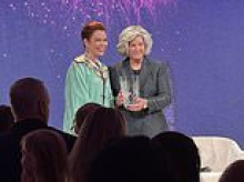 Trump's defiant chief of staff Susie Wiles takes center stage at rare public appearance to accept award amid cancer diagnosis