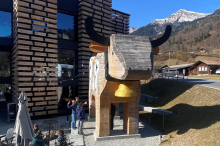  Eine Innovation aus Kärnten schützt beliebte Schweizer XXL-Holz-Kuh