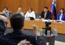 Prerekanja glede dogovora o razrezu delovnih teles, za podpredsednico DZ-ja predlagana Avšič Bogovič