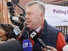 One Nation closes in on Farrer as candidates make last-ditch effort to swing Aussie voters