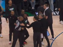 Nenavaden prizor v ligi NBA: sodnik želel obračunati s trenerjem #video