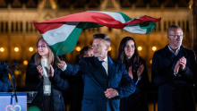 Magyar tudi uradno premier; zdaj gre po zamrznjene evropske milijarde