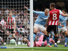 City znova vrši pritisk na Arsenal, Unitedu brez Šeška le točka