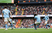 Manchester City v drugem polčasu dosegel tri gole in ostaja v igri za naslov
