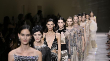 Armani, vendita in quote uguali: il 15% a Essilux, Lvmh e L’Oréal